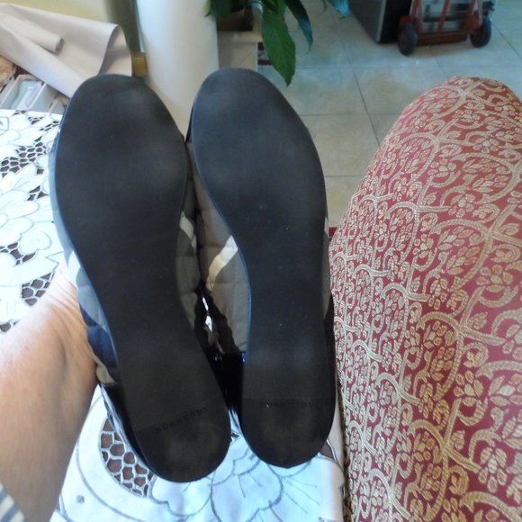 Burberry Black Patent Leather Gray Nova Check Quilted Ballet Flats Size 36.5B - Picture 15 of 16